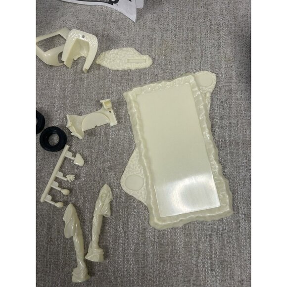 Carl Casper's Undertaker Dragster by Polar Lights  #5014 Model Kit - Picture 9 of 9